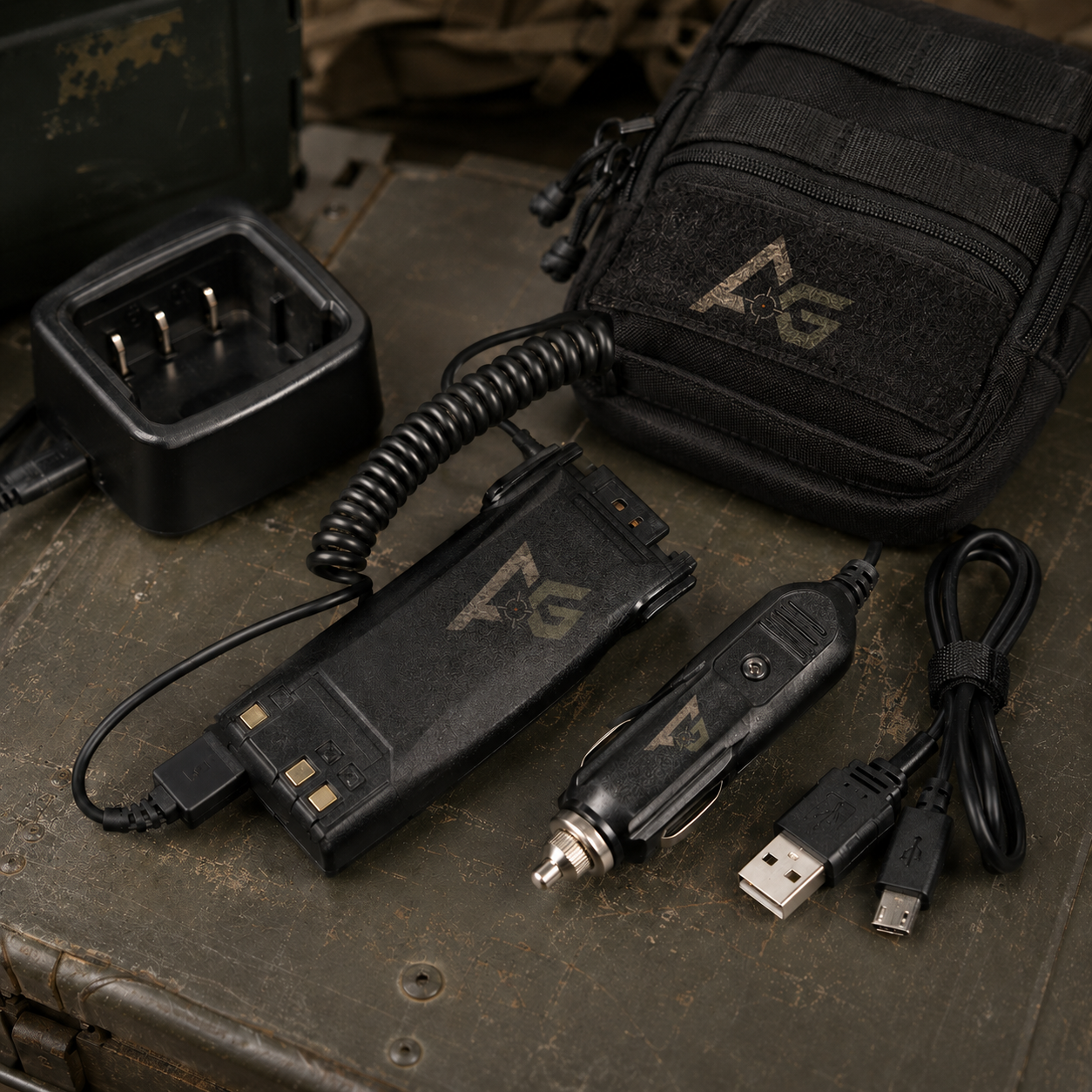 Biloplader til radio og walkie-talkie med spiralledning og stik