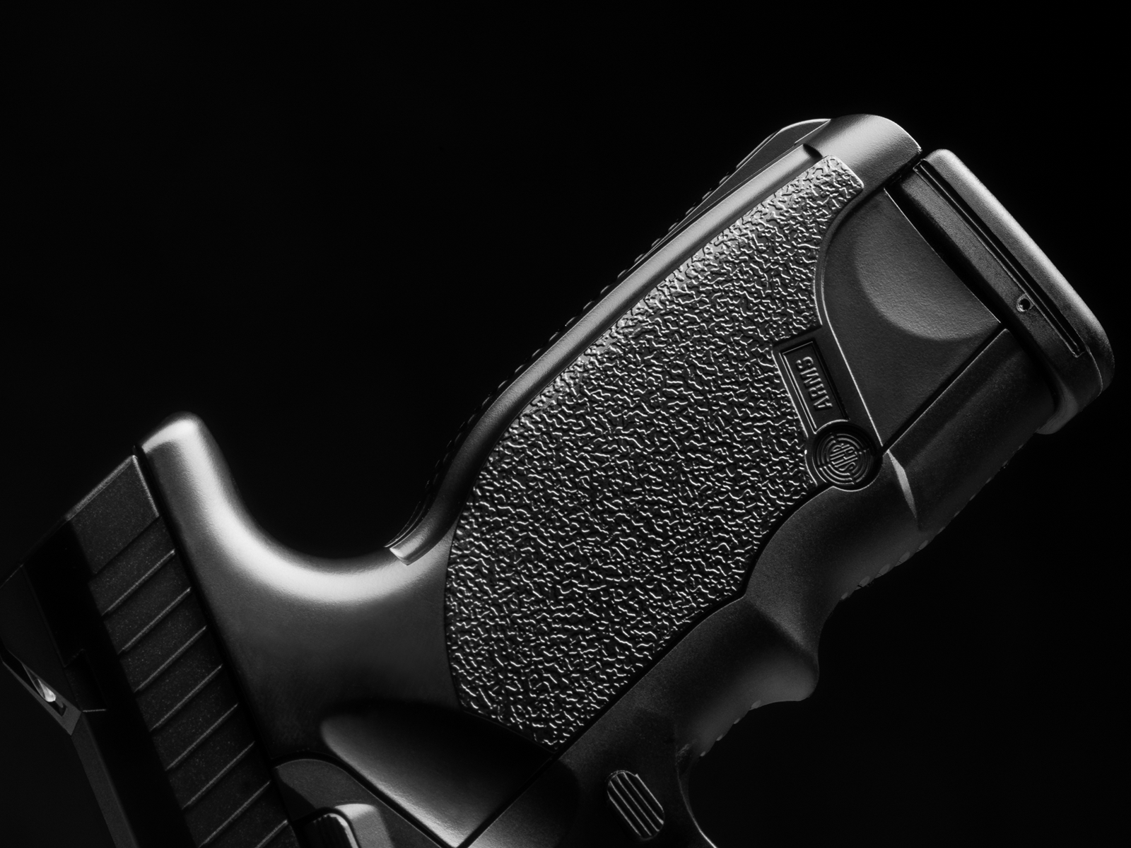 Steyr M9-A1 CO2 hardball pistol sort med 14-skuds magasin | Airsoftgeek