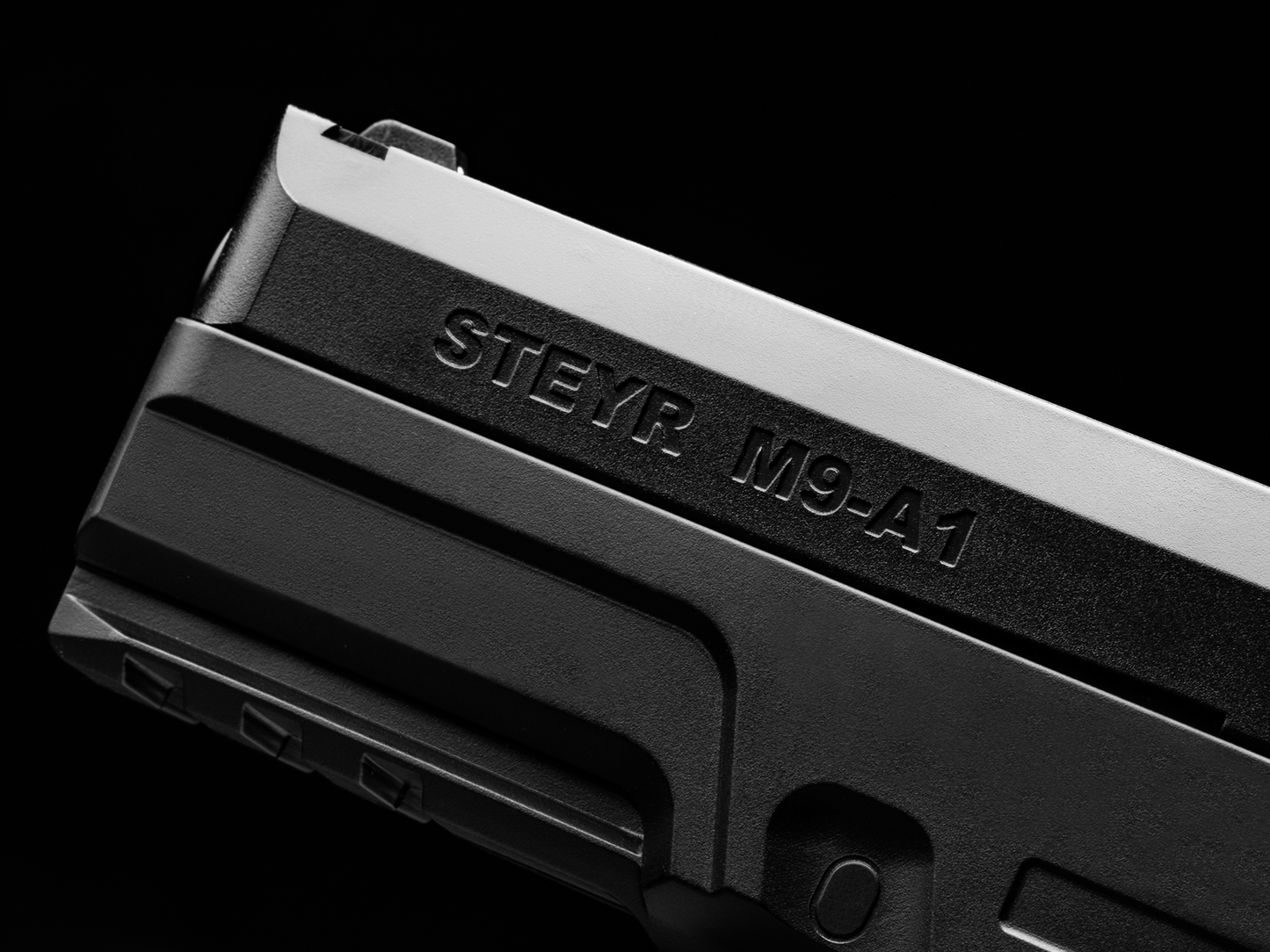 Steyr M9-A1 CO2 hardball pistol sort med 14-skuds magasin | Airsoftgeek