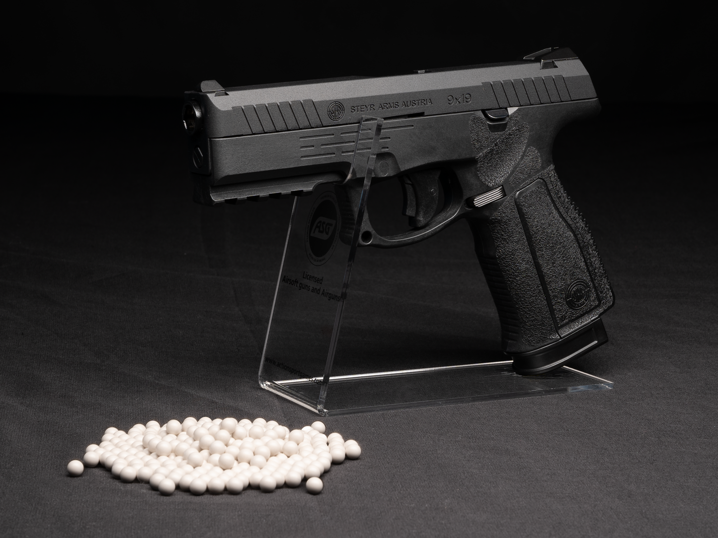Steyr L9-A2, CO2 ( Gas magasin passar )
