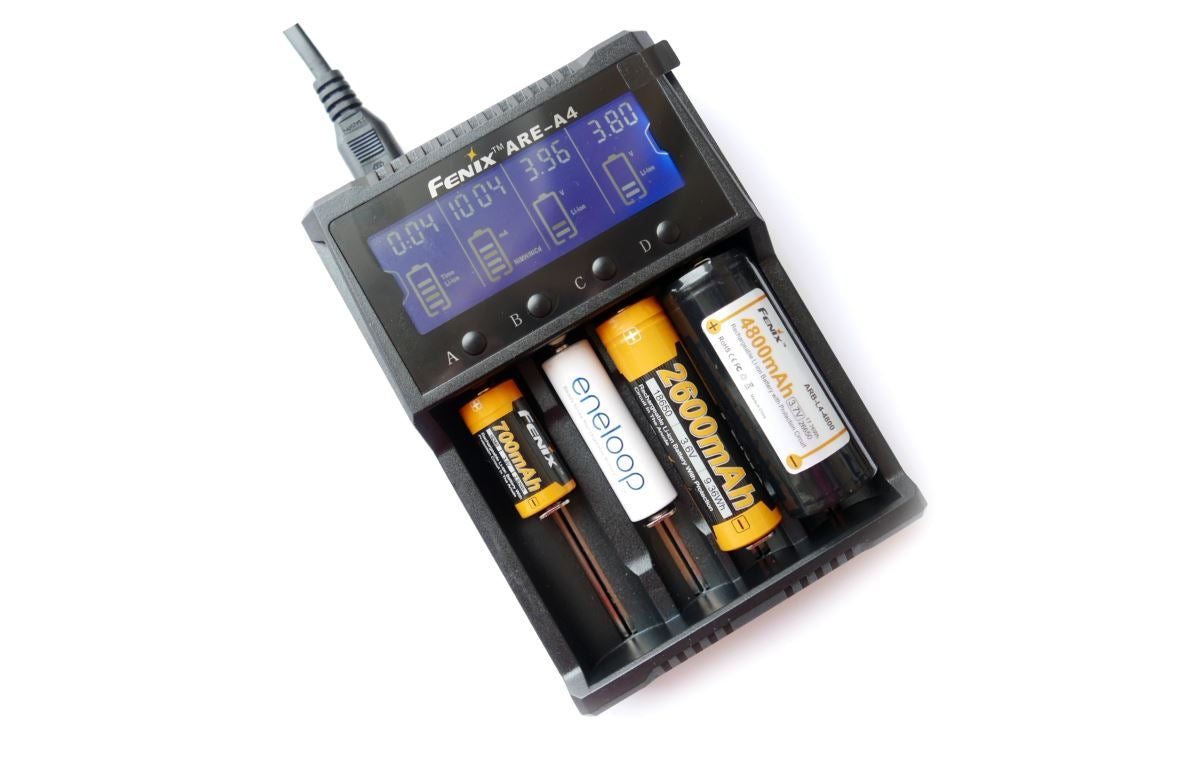 Fenix ARE-A4 Oplader 4 Kanaler Li-ion og NiMH - Sort